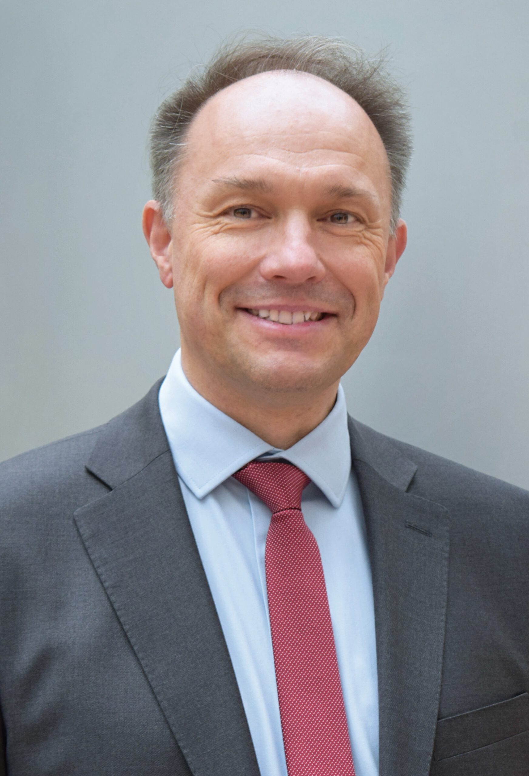 Porträt von Ralf Willrett, Geschäftsführer Mobilität der Würzburger Straßenbahn GmbH